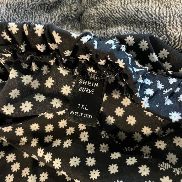 SHEIN xl daisy skirt - Picture 2 of 2